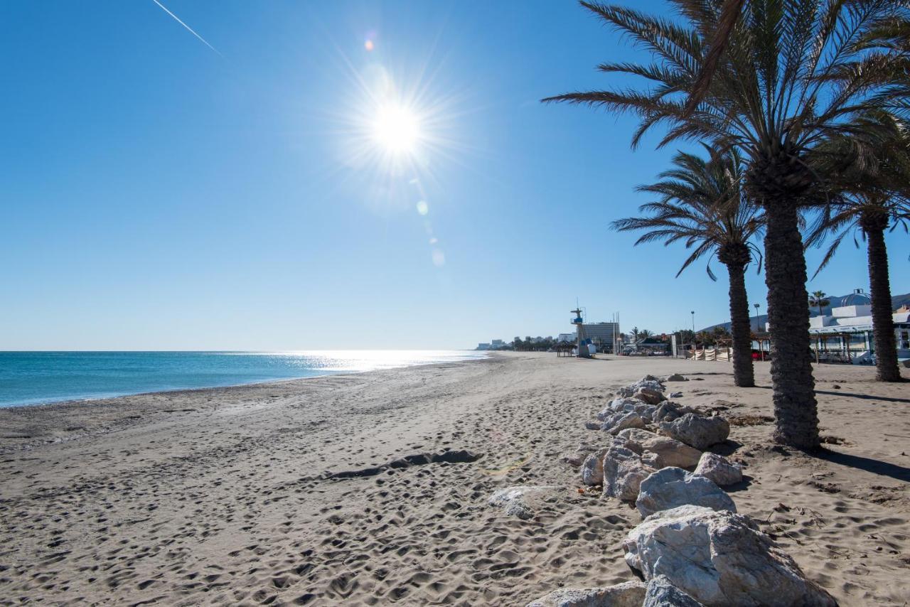 Lujoso Piso Con Jardin Privado A Dos Minutos Andando De La Playa Los Alamos Torremolinos Exterior foto